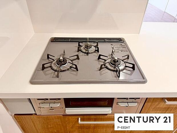 三口コンロで料理もはかどりますね！グリルもあります！