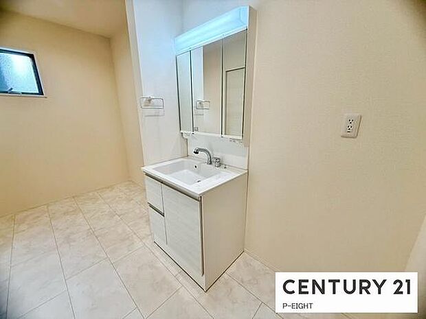 明るい洗面台で身支度ができます！