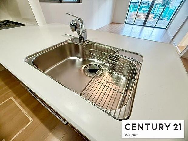 浄水器内蔵型のため、キッチン回りもスリムな印象です！