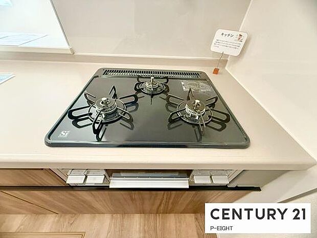 三口コンロで料理もはかどりますね！グリルもあります！