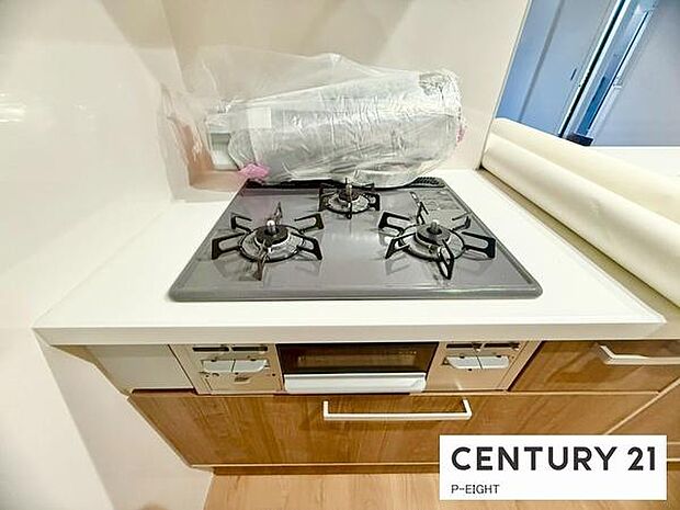 三口コンロで料理もはかどりますね！グリルもあります！