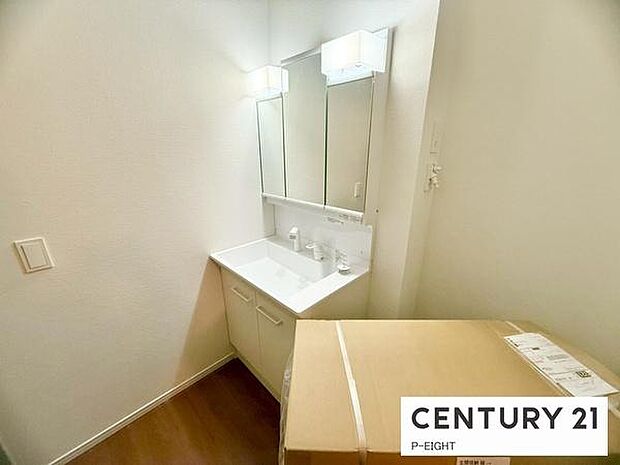 明るい洗面台で身支度ができます！