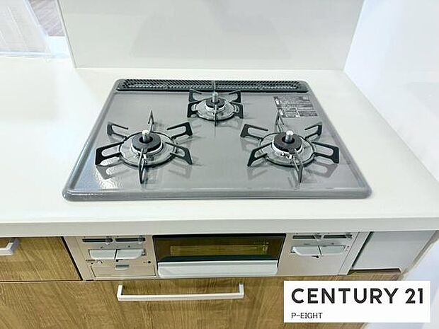 三口コンロで料理もはかどりますね!グリルもあります!