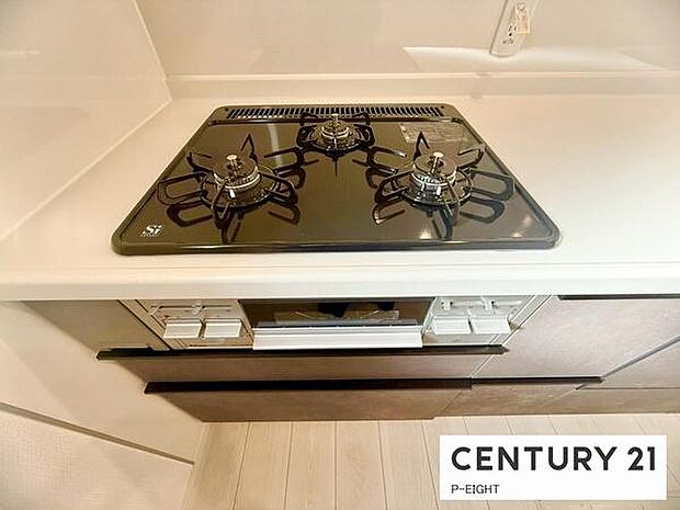 三口コンロで料理もはかどりますね！グリルもあります！