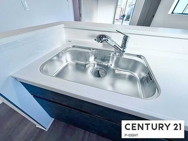 浄水器内蔵型のため、キッチン回りもスリムな印象です!