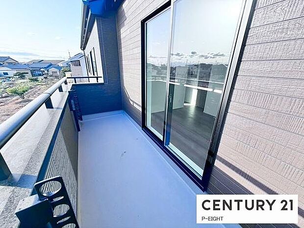 洗濯物は日当たりの良いバルコニーへ！