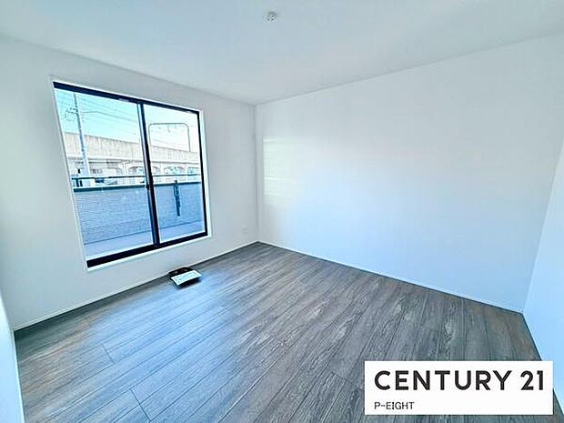 バルコニーに面している明るい洋室です!