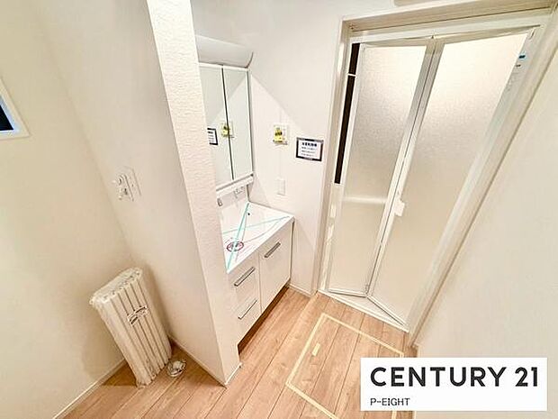 明るい洗面台で身支度ができます！