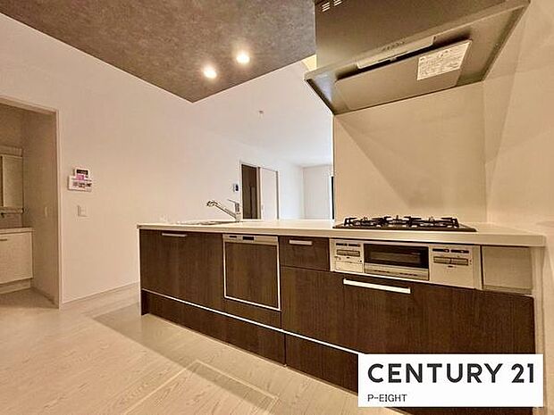 料理をしながらリビングを見渡せるつくりで、料理中も家族との会話がはずみます。