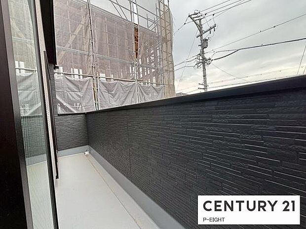 洗濯物は日当たりの良いバルコニーへ!