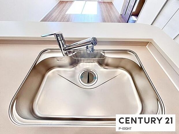 浄水器内蔵型のため、キッチン回りもスリムな印象です！