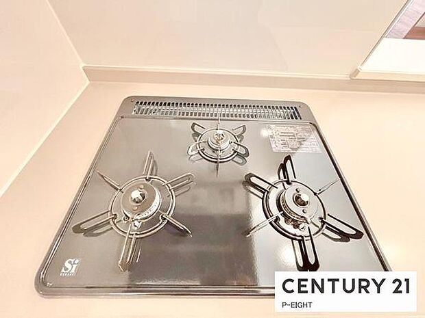 三口コンロで料理もはかどりますね！グリルもあります！