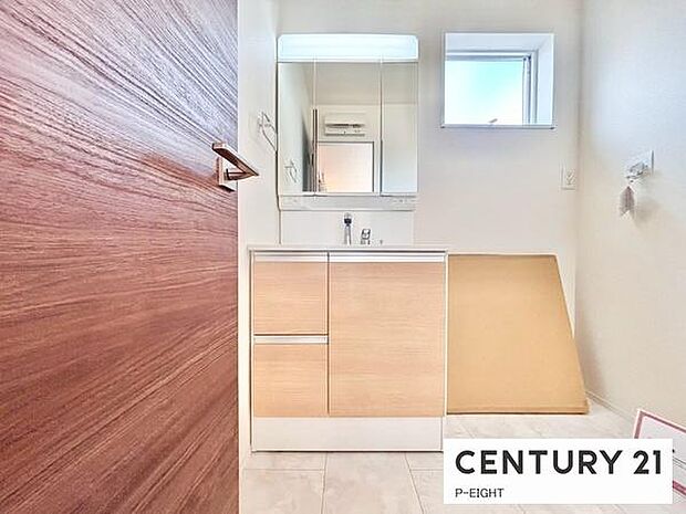 明るい洗面台で身支度ができます！