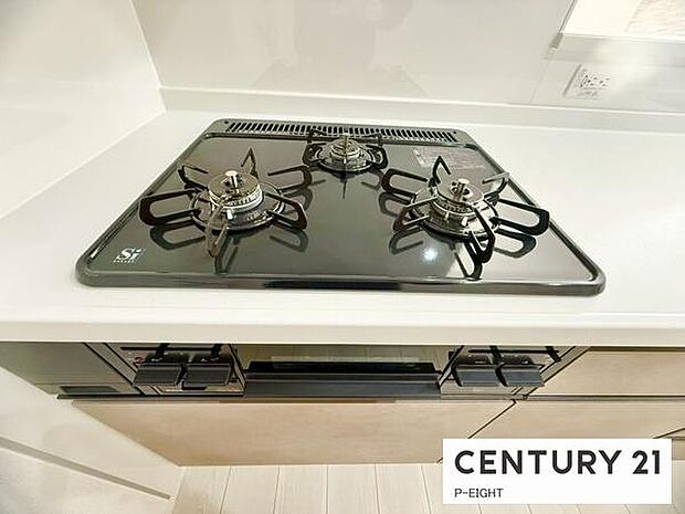 三口コンロで料理もはかどりますね！グリルもあります！