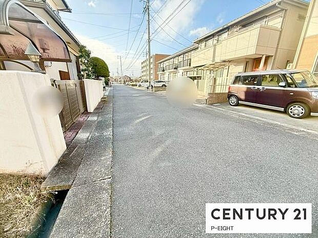 幅員約6.0ｍのゆとりある道路です！駐車も快適です！