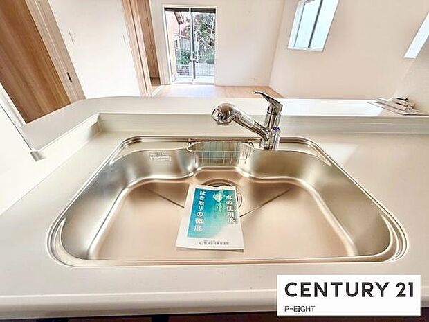 浄水器内蔵型のため、キッチン回りもスリムな印象です！