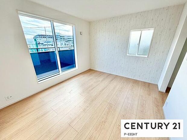 バルコニーに面している明るい洋室です！