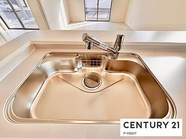 浄水器内蔵型のため、キッチン回りもスリムな印象です！