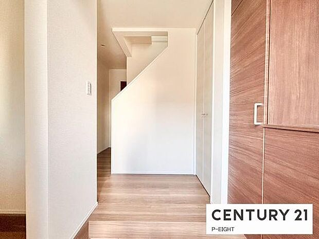 白を基調とした明るい玄関です！