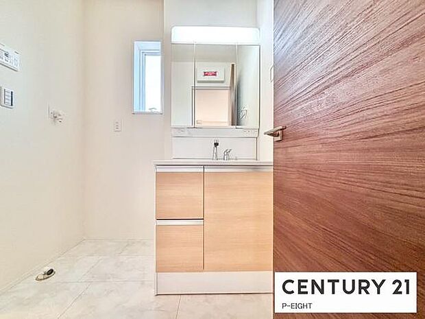 明るい洗面台で身支度ができます！