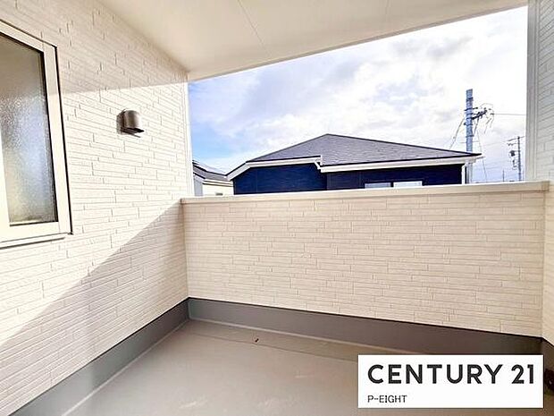 広々としたバルコニーで洗濯物も快適に。