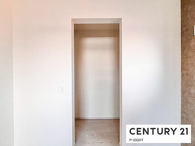 ウォークインクローゼットでたくさん収納できます！