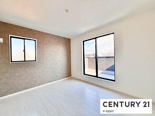 バルコニーに面している明るい洋室です！