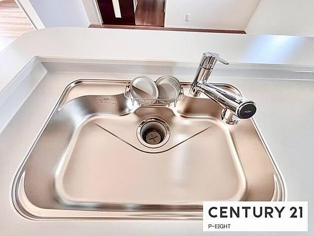 浄水器内蔵型のため、キッチン回りもスリムな印象です！