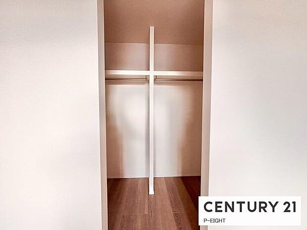 ウォークインクローゼットでたくさん収納できます！