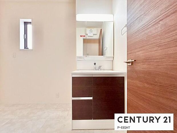 明るい洗面台で身支度ができます！