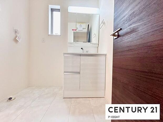 明るい洗面台で身支度ができます！