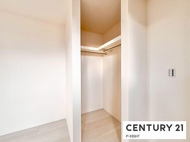 ウォークインクローゼットでたくさん収納できます！