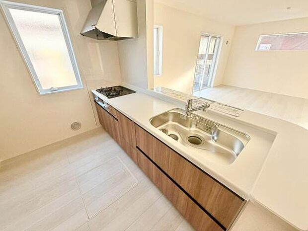 料理をしながらリビングを見渡せるつくりで、料理中も家族との会話がはずみます。