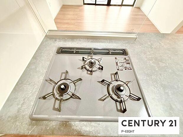 三口コンロで料理もはかどりますね！グリルもあります！