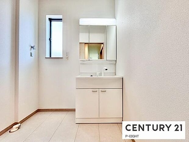 明るい洗面台で身支度ができます！