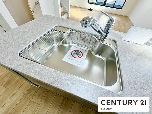 浄水器内蔵型のため、キッチン回りもスリムな印象です!