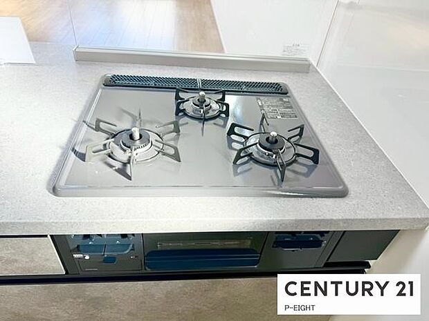 三口コンロで料理もはかどりますね!グリルもあります!
