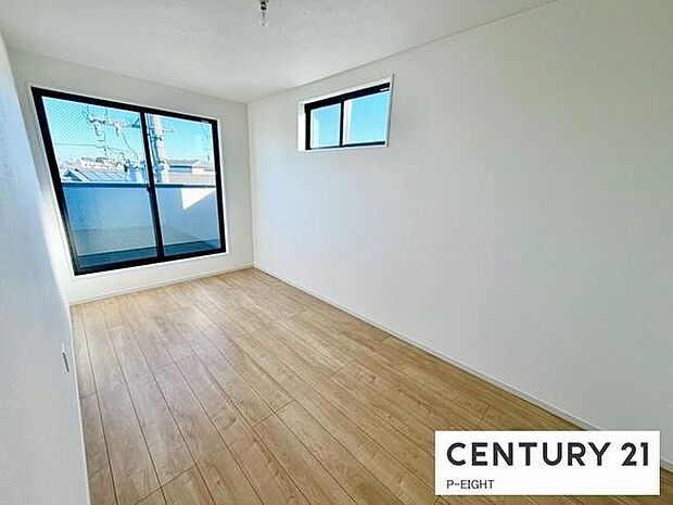 バルコニーに面している明るい洋室です!