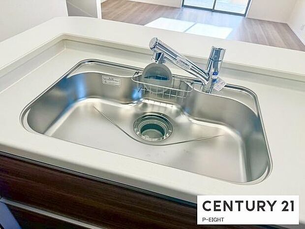 浄水器内蔵型のため、キッチン回りもスリムな印象です！