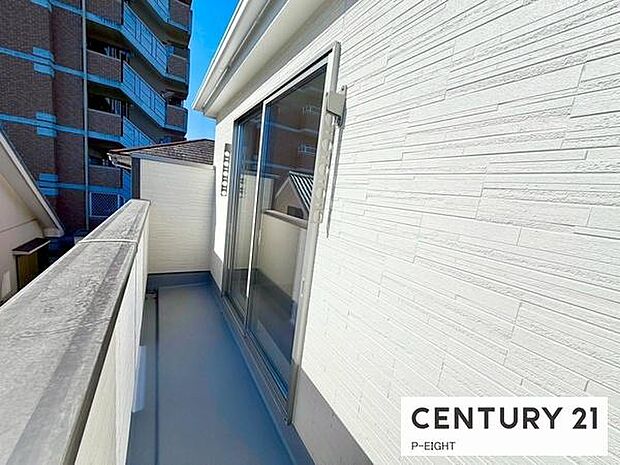 洗濯物は日当たりの良いバルコニーへ!