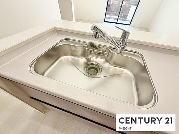 浄水器内蔵型のため、キッチン回りもスリムな印象です！