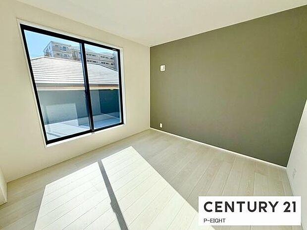 バルコニーに面している明るい洋室です!