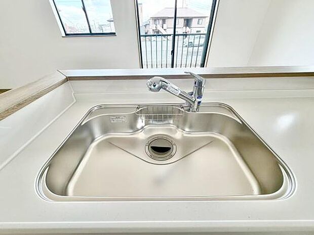 浄水器内蔵型のため、キッチン回りもスリムな印象です！