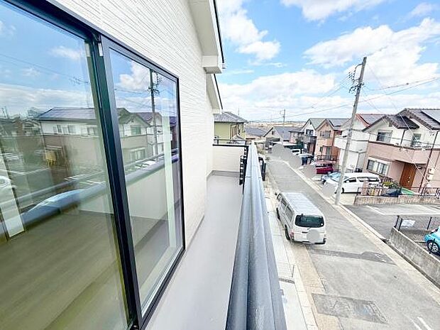 洗濯物は日当たりの良いバルコニーへ！