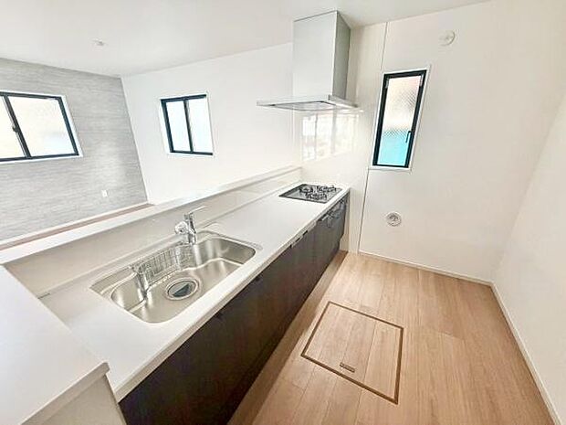 料理をしながらリビングを見渡せるつくりで、料理中も家族との会話がはずみます。