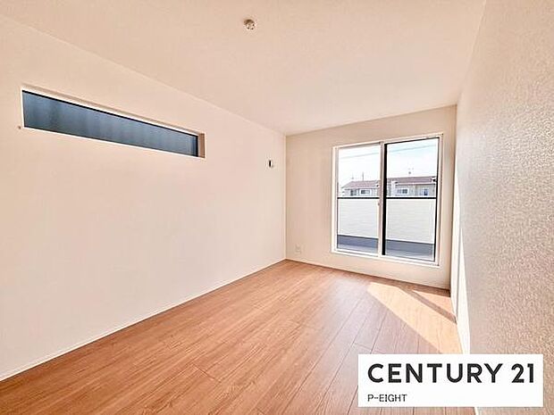 バルコニーに面している明るい洋室です！