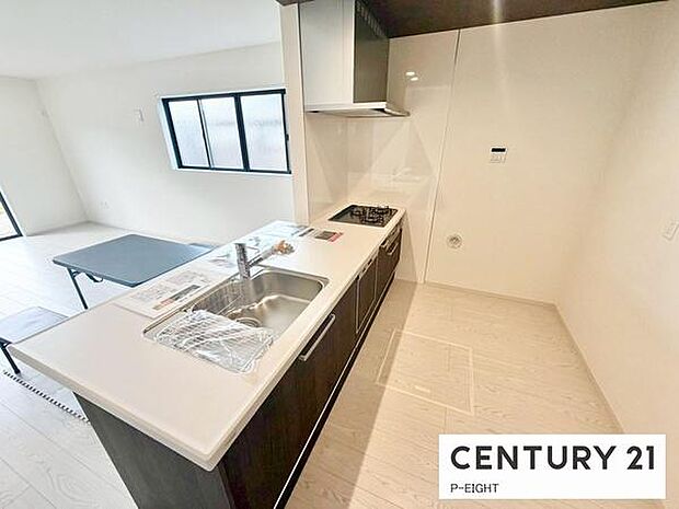 料理をしながらリビングを見渡せるつくりで、料理中も家族との会話がはずみます。