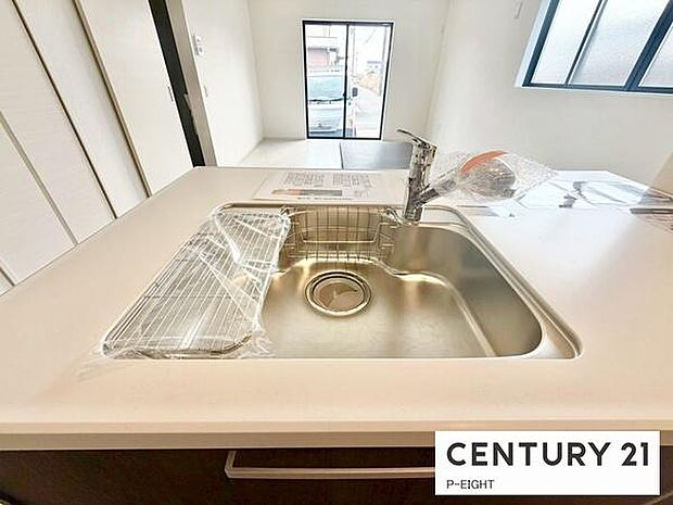 浄水器内蔵型のため、キッチン回りもスリムな印象です！