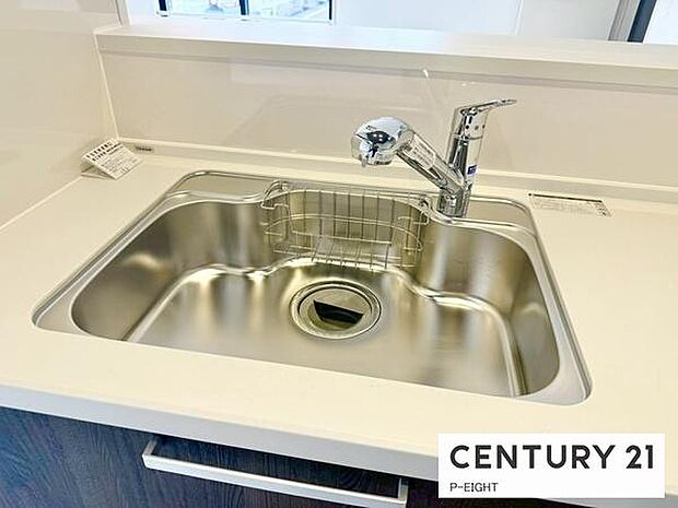 浄水器内蔵型のため、キッチン回りもスリムな印象です！