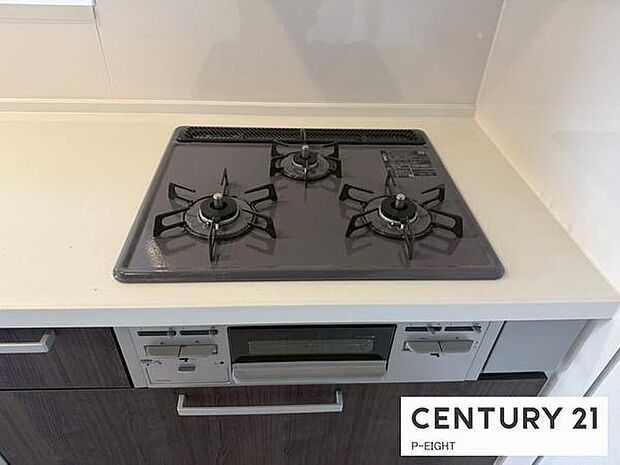 三口コンロで料理もはかどりますね！グリルもあります！